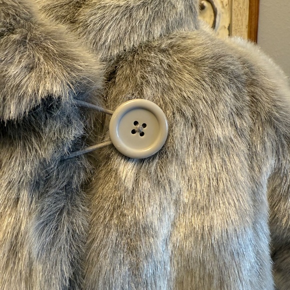 Dennis Basso silver faux fur coat. - Picture 2 of 6